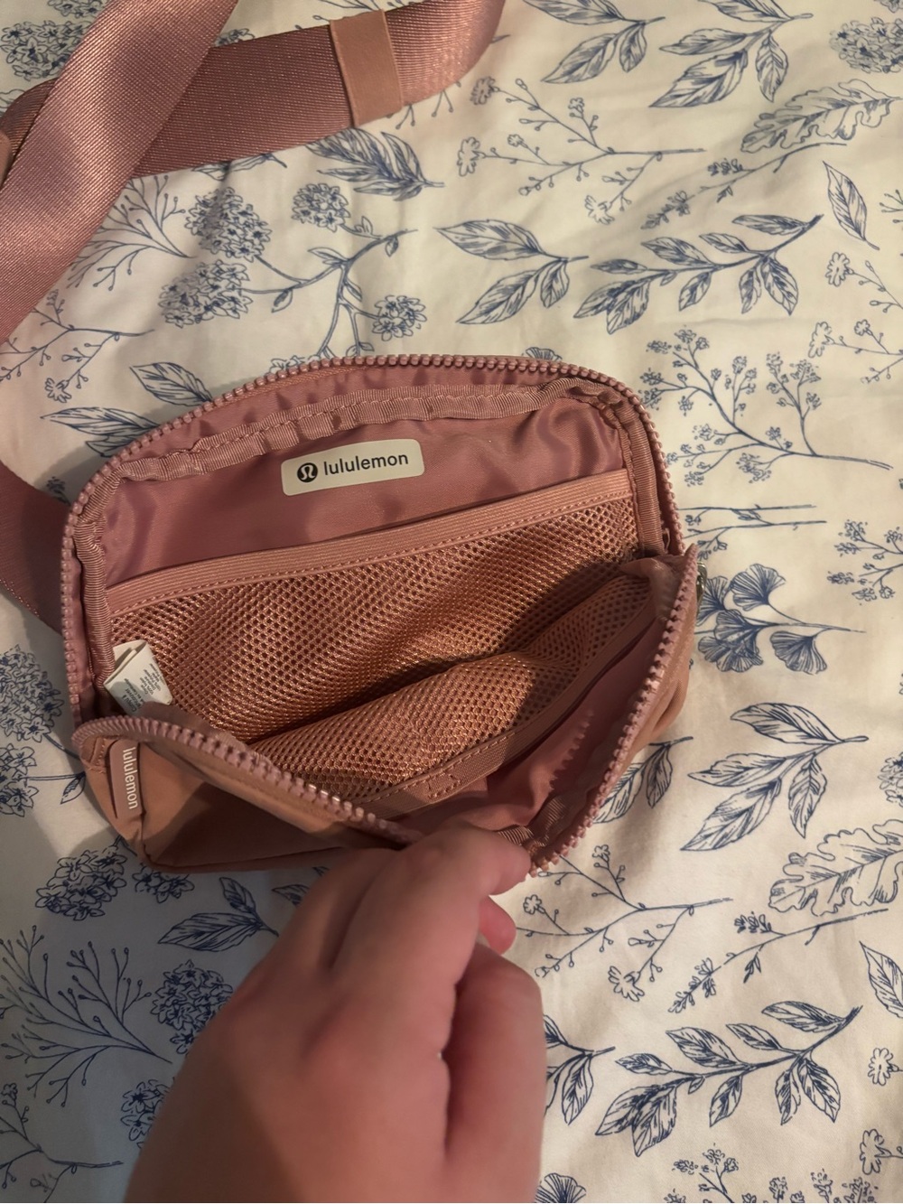 Lululemon Crossbody Bag Dusty Rose - Picture 4 of 8
